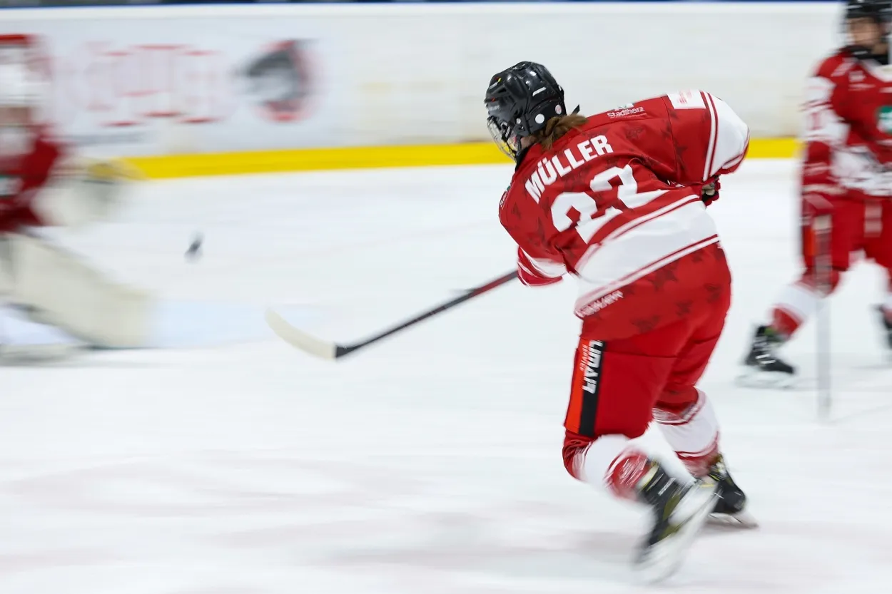 Muriel Müller trifft zum 1:1 gegen Bergisch