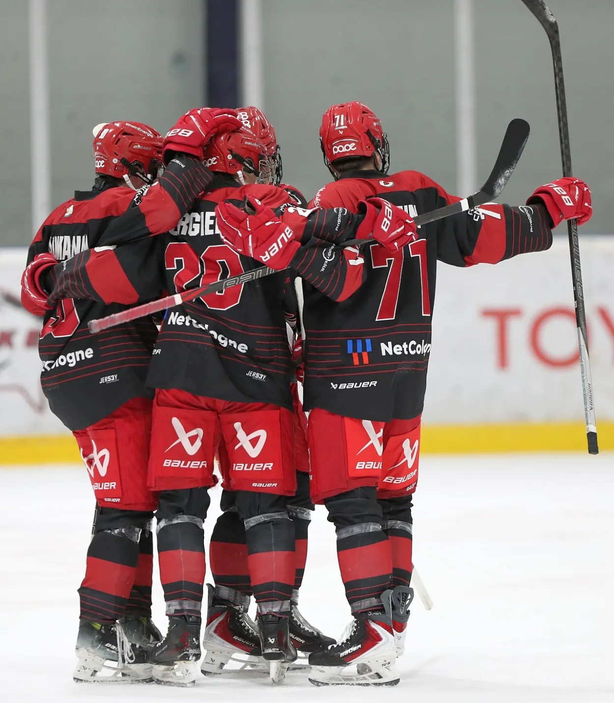 Die Junghaie hoffen auf häufigen Torjubel in den Play Offs (Foto: Hans