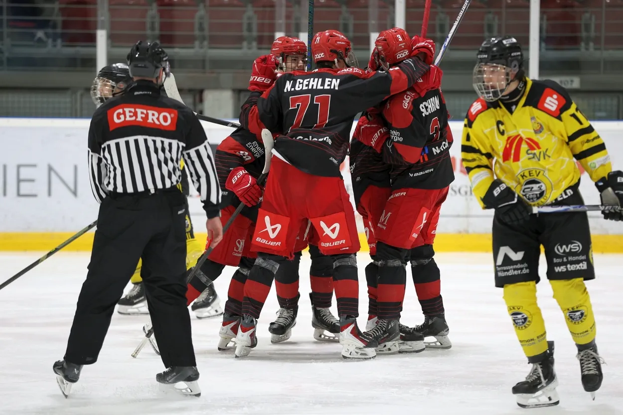 Großer Jubel bei der U17 nach dem 2:1-Erfolg gegen Krefeld am Samstagabend