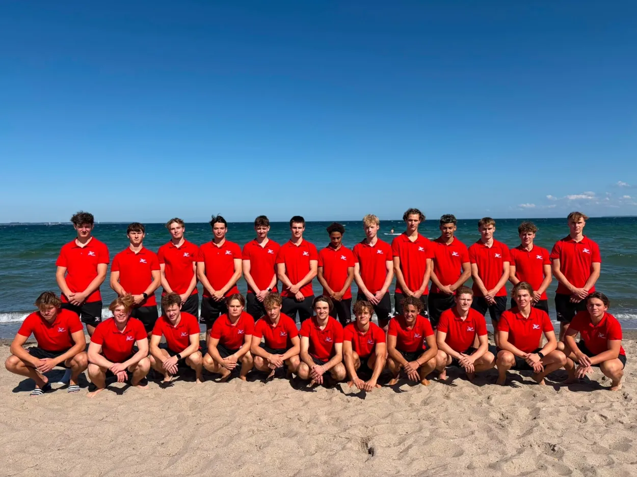 Die Junghaie-Delegation am Strand