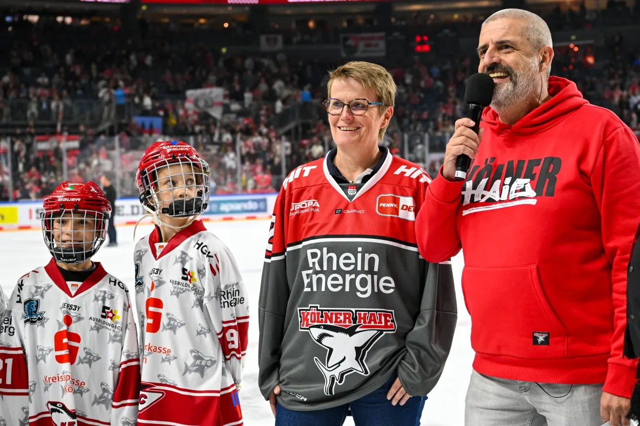 Hallenmoderator Oli Frühauf im Interview mit Birgit