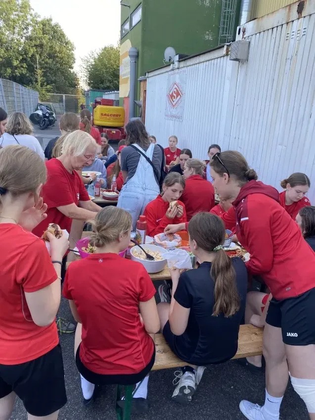 Stärkung zwischen den Trainingseinheiten (Foto: