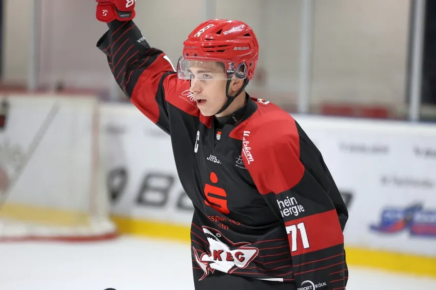 Kapitän Dominik Klein bejubelt einen seiner vier Treffer im Sonntags-Spiel