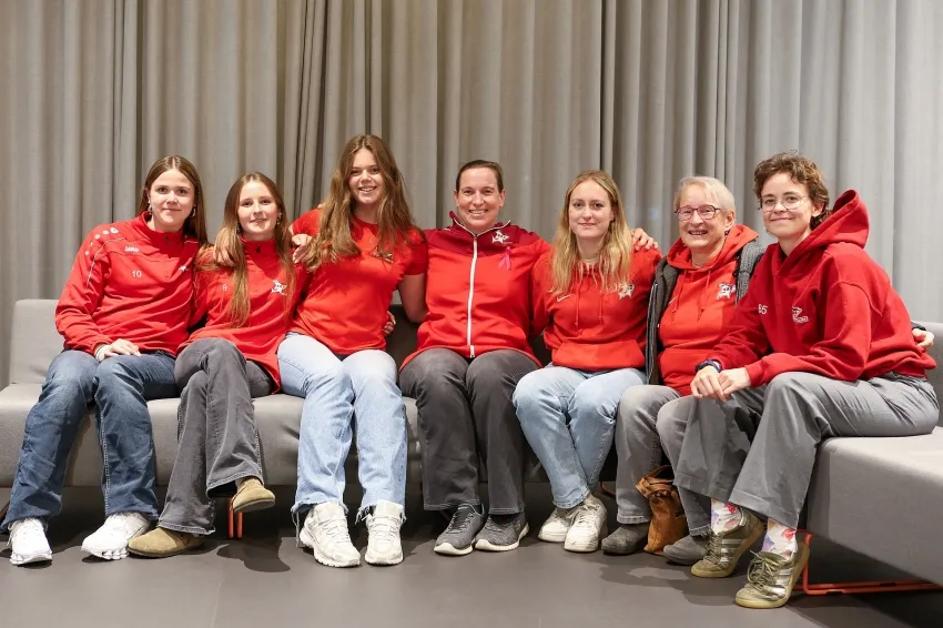 Zahlreiche Spielerinnen der Frauen-Teams nahmen an der Mitgliederversammlung