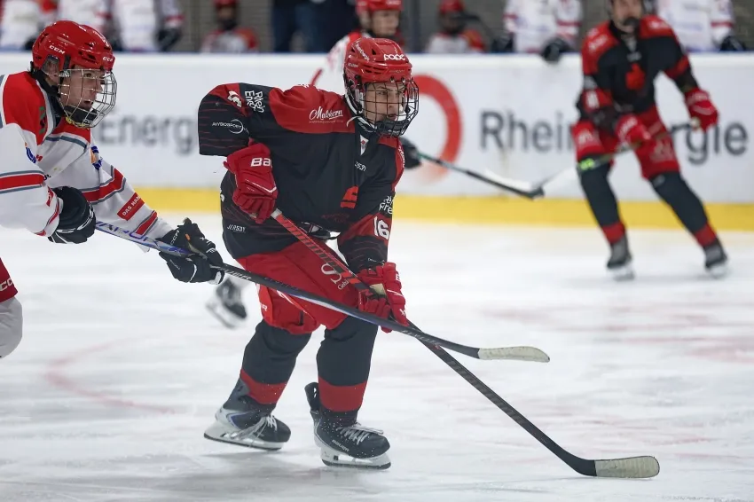 Junghaie-Stürmer Timo Vajs reist mit der Nationalmannschaft nach Finnland