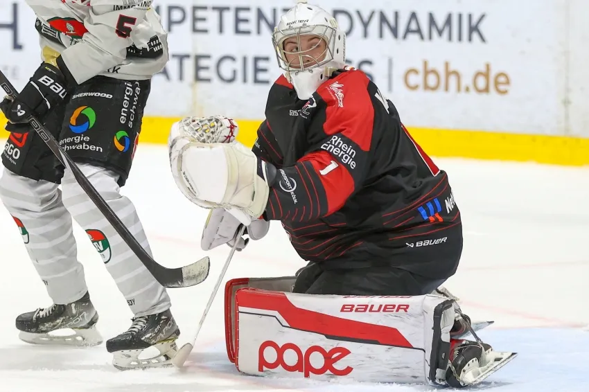 Aaron Kaiser war am Freitagabend für die Haie-Profis und Samstag für die U20