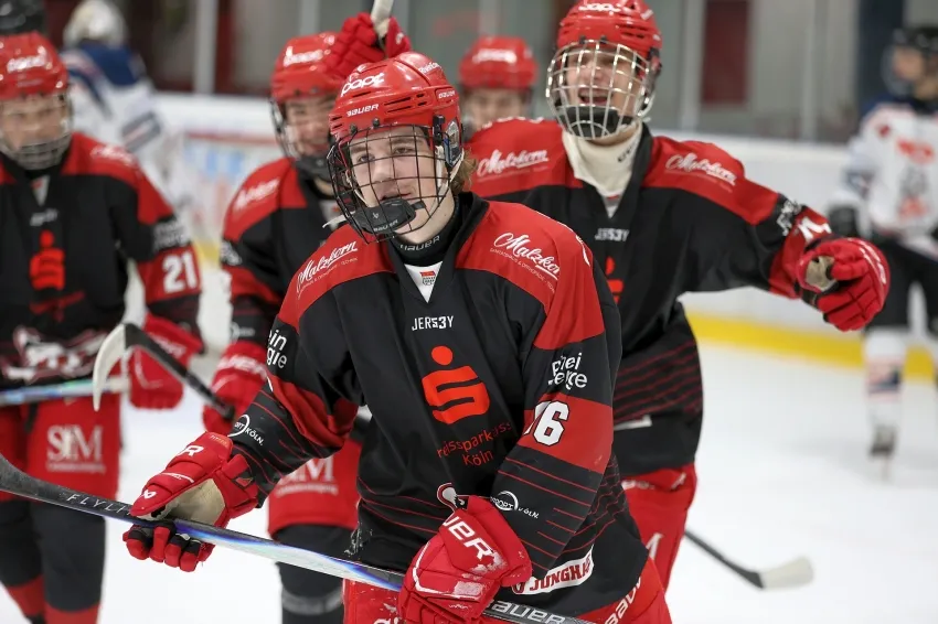 Impressionen vom Comeback-Auftritt der U17 gegen Nürnberg (Fotos: Hans