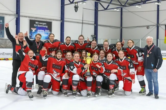 Die 2. Mannschaft der KEC-Frauen feierte im Frühjahr 2025 die Meisterschaft in der Landesliga (Foto: Hans Kästle)