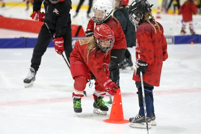 Bei "Girls on ice" war es wieder ein wildes Gewusel auf dem Eis (Fotos: Hans